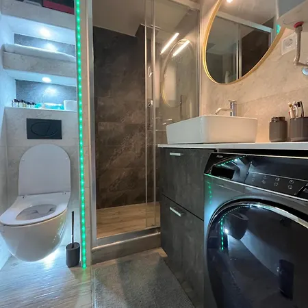 Emerald Onyx Apartment
