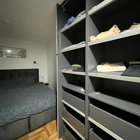 Apartment Emerald Onyx